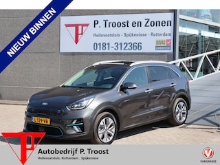 Kia Niro e-Niro ExecutiveLine 64 kWh Panoramadak/Verwarmbare & geventileerde voorstoelen/Verwarmbaar stuurwiel/Achteruitrijcamera/JBL audio/Apple carplay/Elektrisch verstelbare voorstoel/Adaptieve cruise control/Lane assist/Dodehoek assistent/parkeersensoren rondom