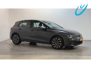 Volkswagen Golf 1.0 eTSI 110pk DSG Life Business Parkeersensoren Stoelverwarming Navigatie App-Connect