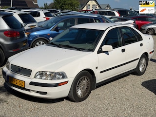Volvo S40 1.8 Dealer Onderhouden Nieuwe Apk Automaat Eletrisch ramen Trekhaak Nette Auto