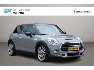 Mini Mini 192pk Chili Serious Business | JCW Pakket | Panoramadak | Keyless | Camera | Harman/kardon | Winter Pakket