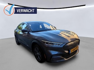 Ford Mustang Mach-E RWD 75 kWh | Geen import | Trekhaak | Panoramadak