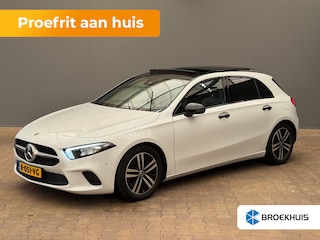 Mercedes-Benz A-klasse 180 Luxury Line Panorama Dak | Alcantara Bekleding | LED | Widescreen | Camera | Navigatie | Parkeersensoren Rondom | 17" Lichtmetaal | Achteruitrijcamera | Alcantara Bekleding | Comfortstoel(en)