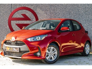 Toyota Yaris 1.5 Hybrid Active / Camera / Stoel + Stuur Verwarming / Apple Carplay / Climate Control / Cruise Control Adaptief / Lane Assist / 15 Inch LM