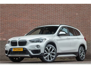 BMW X1 sDrive20i High Executive, 63.000km NAP, Sport Line, Panoramadak, Camera, Trekhaak, Leder, Head-up, Stoelverwarming.
