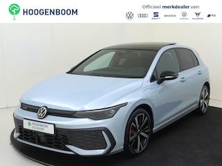 Volkswagen Golf 1.5 eHybrid GTE | SoH 97% | Panoramadak | Trekhaak | Achteruitrijcamera | Head-up display | Black style | Matrix LED verlichting | Stoel- en stuurwielverwarming | Dodehoekdetectie |