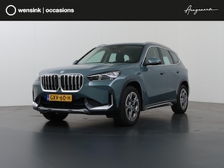 BMW X1 xDrive25e X-Line | 360 Camera | DAB | Apple CarPlay/Android Auto | Stoelverwarming | Ele. kofferdeksel | Trekhaak Ele. wegklapbaar | Innovatie-Pakket |