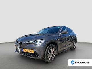 Alfa Romeo Stelvio 2.0 T 200pk AWD Super | 19'' velgen | Navigatie | Active suspension | Carplay | Elektrische stoelen | Adaptive crusie controle | Camera | Elektrische achterklep | Stoelgeheugen | Dodehoek detectie