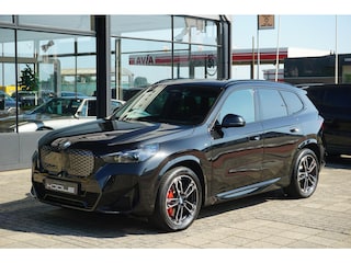 BMW iX1 eDrive20 67 kWh M Sport Edition | PANO | Trekhaak