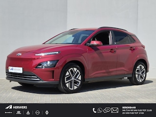 Hyundai Kona EV Comfort 39 kWh / SOH 100% / Fabrieksgarantie tot 02-2027 / Dealer onderhouden / Batterijgarantie tot 02-2030 / WLTP 305 km stad 435 km / CSS snelladen / Warmtepomp / Stuur- & Stoelverwarming / Achteruitrijcamera / Apple Carplay Android Auto /