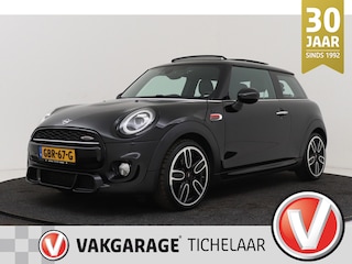 Mini Cooper 3-Deurs 1.5 Chili | JCW Pakket | Panoramadak | CarPlay | Union Jack Lampen | Climate Control | Sportstoelen | Navi |