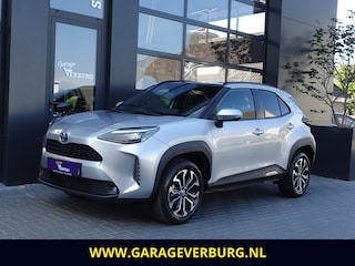 Toyota Yaris Cross 1.5 Hybrid Business Plus (Navi/Carplay,Panoramadak,Keyless,Camera,Elek.achterklep,Stoel/stuurverwarming,HUD)
