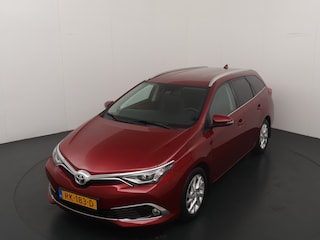 Toyota Auris Touring Sports 1.2T 116pk Executive | Trekhaak | Lederen bekleding | Camera | Cruise | Stoel verwarming | All-season banden |