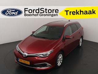 Toyota Auris Touring Sports 1.2T 116pk Executive | Trekhaak | Lederen bekleding | Camera | Cruise | Stoel verwarming | All-season banden |