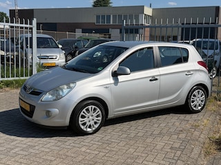 Hyundai i20 1.2i Business Edition 5 deurs! NL AUTO NAP! 2e eigenaar l NAVI l PDC l AIRCO ECC l MTF-stuur l AFNEEM HAAK! TOPSTAAT