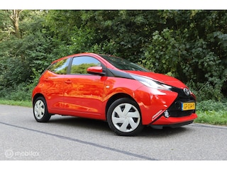 Toyota Aygo 1.0 VVT-i x-play | Camera | Carplay | ESP | NAVI