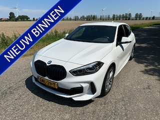 BMW 118i M-Sport Carplay PDC Enz