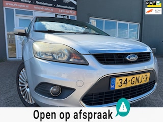 Ford Focus 1.6 Titanium met parkeersensoren en bluetooth telefoon en cruise controle