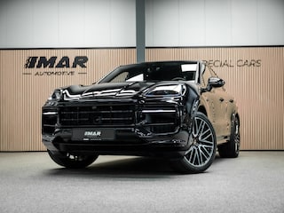 Porsche Cayenne Black edition Meestr. achteras / 22 inch / sportstoelen / 3e scherm / BOSE