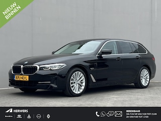 BMW 5-serie Touring 530e Business Edition Plus / Dealer onderhouden / 1.700 kg trekgewicht / Navigatie / Apple Carplay Android / HUD / Stoelverwarming / Climate Control / Camera / Parkeer assistent / 18"LM wielen /