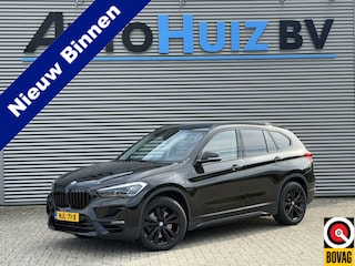 BMW X1 xDrive25e Sport Line Trekhaak Carplay Harman-Kardon Stuurwielverwarming Stoelverwarming 18 Inch LMV Achteruitrijcamera Dealeronderhouden