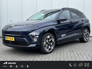 Hyundai Kona Long Range Pure Edition 64.8 kWh / (Dynamische) Navigatie / 3 Fase / Batterijconditionering / Apple CarPlay & Android Auto / Stoel & Stuurverwarming / 19 Inch Lichtmetalen Velgen / Parkeersensoren Voor + Achter / Achteruitrijcamera /