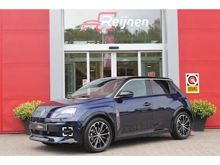 Renault 5 COMFORT RANGE ICONIC CINQ 150PK 52 kWh | PACK WINTER: ELEKTRISCH VERWARMBARE VOORSTOELEN/ELEKTRISCH VERWARMBAAR STUURWIEL/BESTUURDERSSTOEL MET ELEKTRISCH VERSTELBARE LENDESTEUN/IN HOOGTE VERSTELBARE PASSAGIERSSTOEL | PACK PREMIUM SOUND HARMAN KARDON: 9 SPEAKERS WAARVAN 1 SUBWOOFER/VERMOGEN 410 WATT/5 GELUIDSSFEREN: STUDIO/PODCAST/CONCERT/CLUB EN IMMERSION | PACK PARKING: FULL EASY PARK ASSIST MET PARKEERSENSOREN AAN VOOR EN ZIJKANT | PACK SAFETY & ADVANCED DRIVING ASSIST: INTELLIGENT ADAPTIVE CRUISE CONTROL,GEBRUIKT KAARTDATA OM SNELHEID AAN TE PASSEN/ACCUPANT SAFETY EXIT/ACTIVE DRIVER ASSIST/BLIND SPOT WARNING EN LANE DEPARTURE PREVENTION (BIJ INHALEN)/REAR CROSS TRAFFIC ALERT MET REAR ACTIVE EMERGENCY BRAKING | ALL WEATHER BANDEN | LICHTMETALEN VELGEN 18" "CHRONO" | DAKSTRIPING PATERN GOLD | FULL LED KOPLAMPEN MET MICRO OPTICS EN FRANSE VLAG | DRAADLOZE TELEFOONLADER | NAVIGATIE | DRAADLOZE APPLE CARPLAY/ANDROID AUTO | ACHTERUITRIJ CAMERA | ADAPTIVE CRUISE CONTROL |