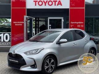 Toyota Yaris 1.5 Hybrid 115 Dynamic STUUR/STOEL VERWARM. CRUISE/CLIMA CONTROL BLIND SPOT APPLE CAR PLAY/ ANDROID AUTO PARKEER SENSOREN V+A