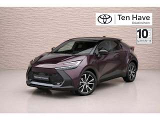 Toyota C-HR 1.8 Hybrid 140 First Edition Automaat | Adaptive High Beam System (AHS) | Parkeer- & manoeuvreerhulp d.m.v. sensoren met remfunctie voor objecten, voertuigen én voetgangers | Panoramic View Monitor;