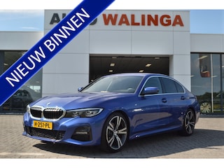 BMW 320i M Sport Pakket | Achteruitrijcamera | Carplay | Leer Alcan | Dealer onderhouden Nl Auto! 19" lmv