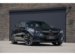 BMW 5-serie Touring 540d xDrive M Sport Pro | Trekhaak | ACC | B&W | Stoelverwarming/Koeling | Comfortstoelen | HUD | 360