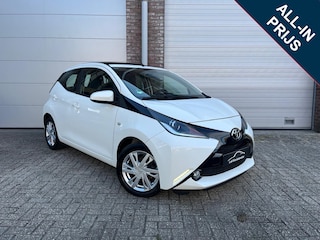 Toyota Aygo 1.0 VVT-i X/Half leder/Keyless entry Cabrio/Dealer oh/Navi/Carplay/Camera/Garantie