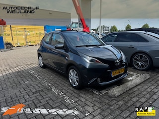 Toyota Aygo 1.0 VVT-i x-wave AUTOMAAT OPENDAK I 2de eig. I Camera I Open-dak I NL-auto I Trekhaak I Navi I Keyless I