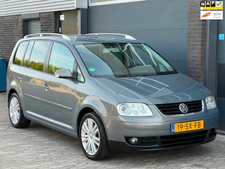 Volkswagen Touran 2.0-16V FSI Highline CLIMA CRUISE 7PERSOONS TREKHAAK PDC