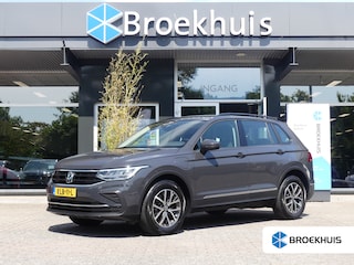 Volkswagen Tiguan 1.4 TSI eHybrid Life | TREKHAAK | CAMERA | ADAPTIVE CRUISE | DODEHOEKDETECTIE | STUUR+STOELVERWARMING | PARKEERSENSOREN V+A | NAVI | 17" LMV |