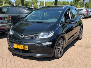 Opel Ampera-e Business executive 60 kWh / Camera / Leder / Navigatie / Keyless / 17'' / Stoelverwarming V+A / Stuurverwarmd / Dodehoek / DAB / Cruise Control