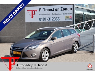 Ford Focus Wagon 1.0 EcoBoost Titanium Nederlandse auto! * meeneemprijs * Cruise control/Bluetooth/Parkeersensoren/Climate controlLicht metalen velgen