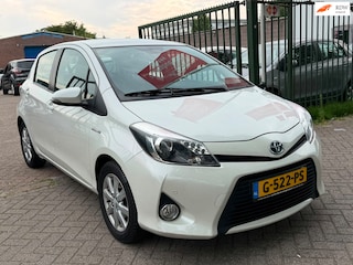 Toyota Yaris 1.5 Full Hybrid Aspiration Automaat 2e eigenaar dealer onderhouden navigatie achteruit camera cruis control cv op afs