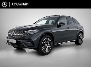 Mercedes-Benz GLC 300e 4MATIC Business Solution AMG | Premium pakket | Winterpakket | Nightpakket | Rijassistentiepakket Plus | Trekhaak | Treeplanken in aluminiumlook | Burmester® 3D surround sound systeem | Panoramaschuifdak | 360° camera | 19” vijfspaaks lichtmetalen AMG-velgen |
