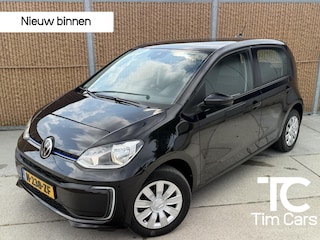 Volkswagen Up 37 kWh Stoelverwarming | Verwarmde voorruit | Achteruitrijcamera | Cruise & Climate control | Metaalkleur | DAB ontvanger | Rijstrooksensor | Parkeersensoren achter