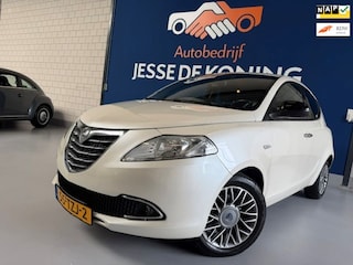 Lancia Ypsilon 0.9 TwinAir Platinum /bj.2012/ parelmoer wit / leder/airco/sportvelgen/ APK 07/2027 /NAP met 218233 km./zeer zuinig