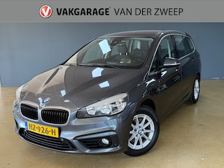 BMW 2-serie Tourer 218i Essential | HUD | Sensoren | Memory stoelen.