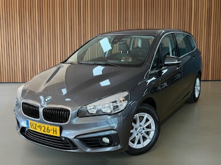 BMW 2-serie Tourer 218i Essential | HUD | Sensoren | Memory stoelen.