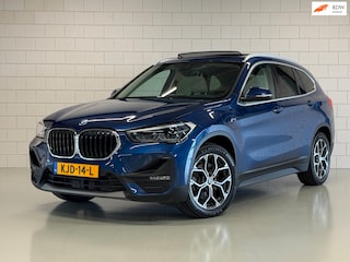 BMW X1 XDrive25e High Executive | PANO | 1E EIG | DEALER | LEDER | CAMERA | NAVI PROF | SPORTSTOELEN