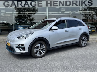 Kia Niro e-Niro ExecutiveLine Sky 64 kWh | SOH: 93,9% | 3 Fase | Warmte pomp | Schuifdak | Adaptive CC | LED | Climate |
