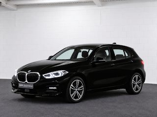 BMW 120i Sport Line | PDC | Stoelverwarming | Apple CarPlay