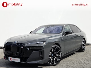 BMW i7 M70 xDrive 106 kWh 'Dravitgrau' Automatische Portieren Nw. pr. €225.242,- NL Auto! | Sky Lounge Panoramadak | Entertainment achter | Innovatiepack