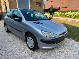 Peugeot 206 1.4 X-line Automaat NweDistributie&APK.