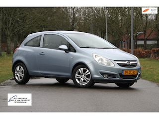 Opel Corsa 1.4-16V Enjoy APK tot maart 2027 / Van pas 2e eigenaar / Sportvelgen / Cruise control / Elektrische ramen / enz.