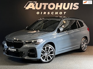 BMW X1 XDrive25e High Executive Edition M Strom Bay/ Pano/ Memory seats/ Leder/ Trekhaak/ Camera/ H&K/ HeadUp/ 19Inch