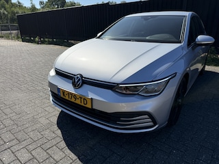 Volkswagen Golf 1.0 TSI Life | NED AUTO | GETINTE RAMEN | ZWART LM | PDC |